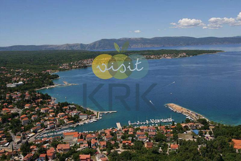 One island, four different vacations